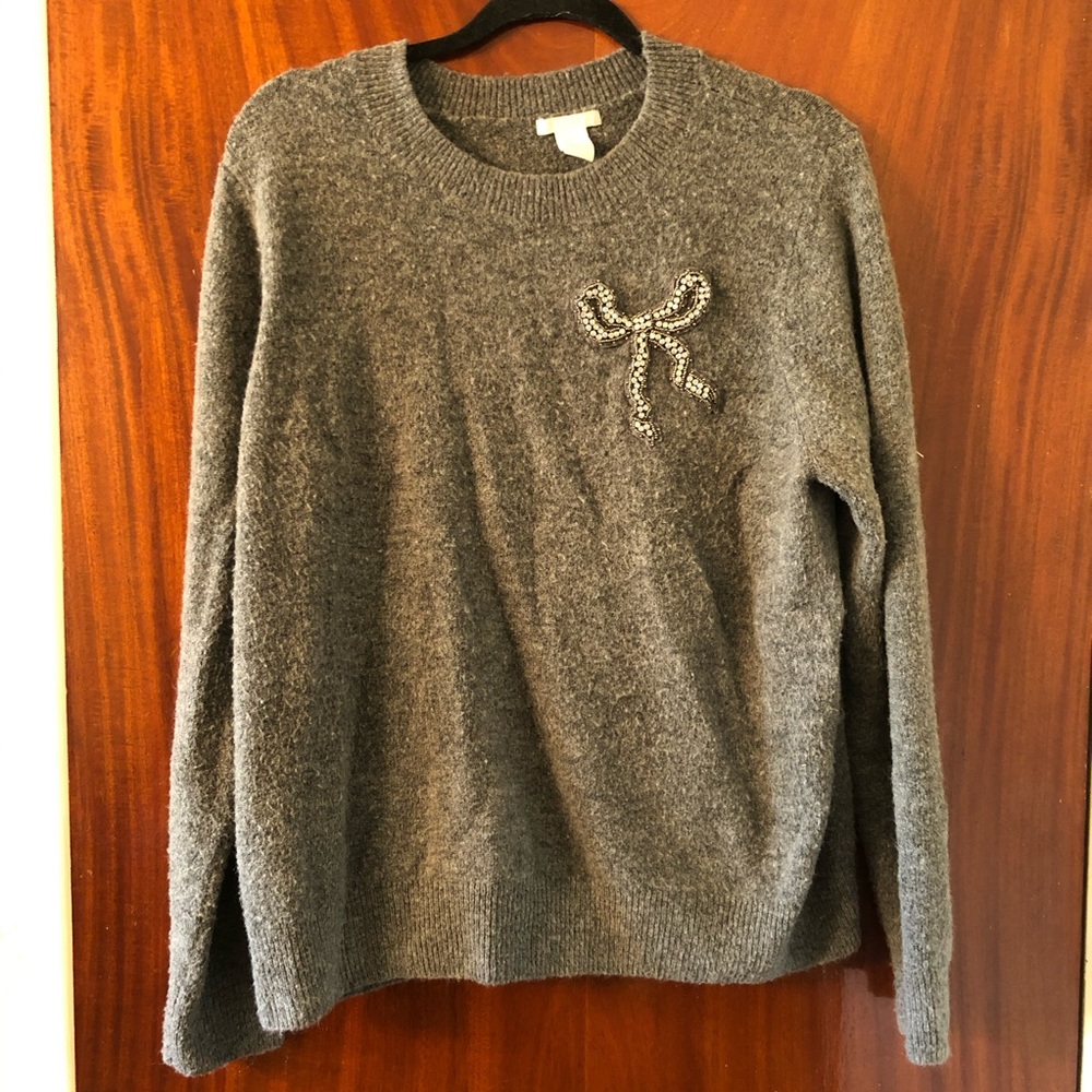 H&M gray embellished bow sweater, size M